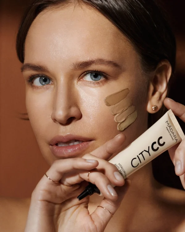 Mádara Hyaluronic Anti-Pollution CC крем SPF 15, нюанс Medium, 40 мл — снимка 2